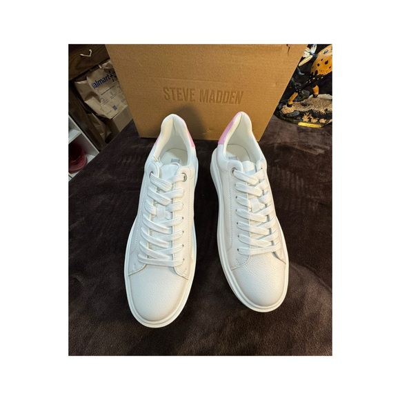 Steve Madden White Leather Sneakers with Pink Accents on heels size 11 - Picture 3 of 7